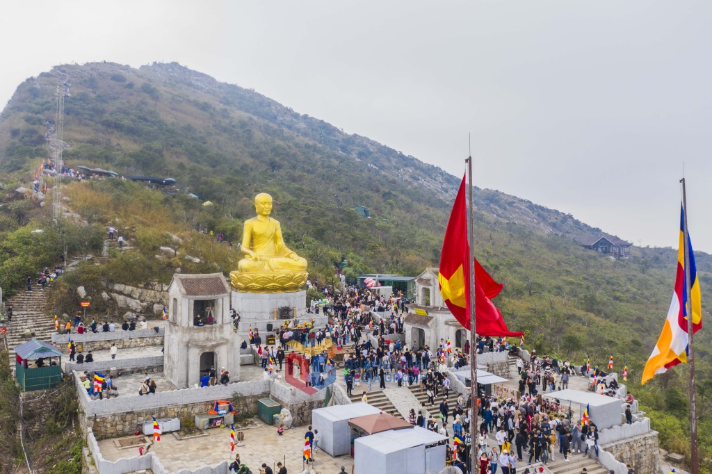 Du lịch tâm linh ở Việt Nam: Trường hợp quần thể di tích Yên Tử trong bối cảnh phát triển bền vững