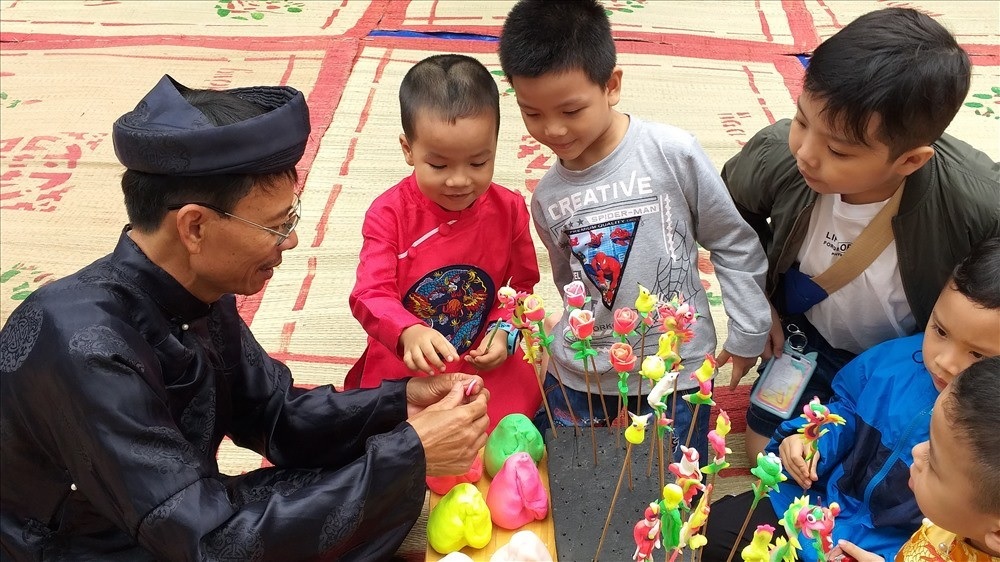 Xu hướng và những vấn đề đặt ra trong biến đổi văn hóa làng Xuân La, xã Phượng Dực, thành phố Hà Nội