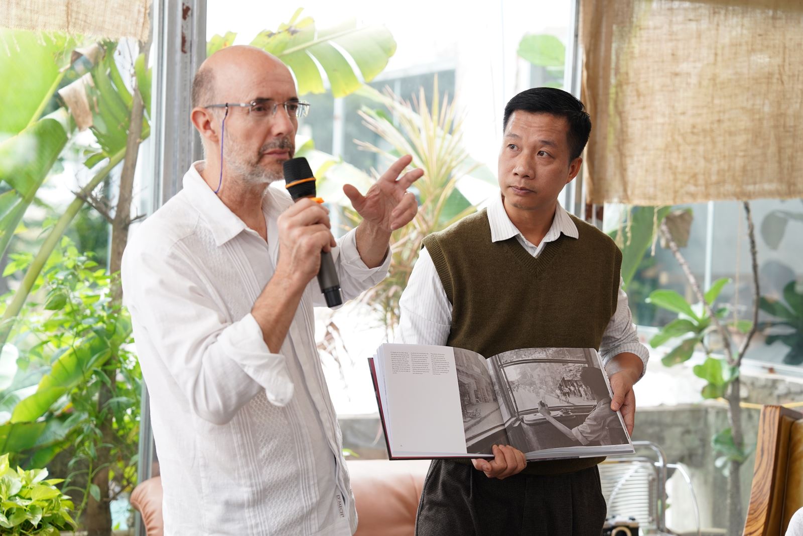 “Hà Nội 1987” qua ống kính của nhiếp ảnh gia người Pháp Jean-Charles Sarrazin