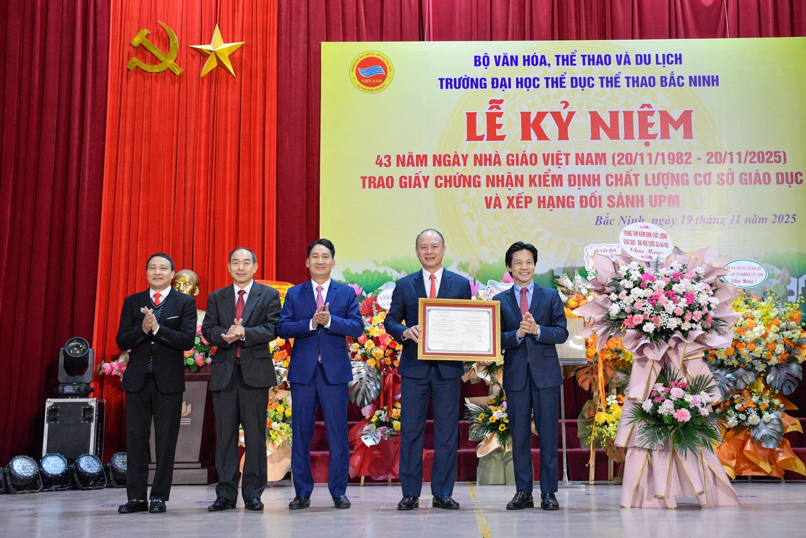 Trường Đại học TDTT Bắc Ninh: Kỷ niệm 43 năm Ngày Nhà giáo Việt Nam 20-11 và đón nhận Giấy chứng nhận kiểm định chất lượng cơ sở giáo dục đại học