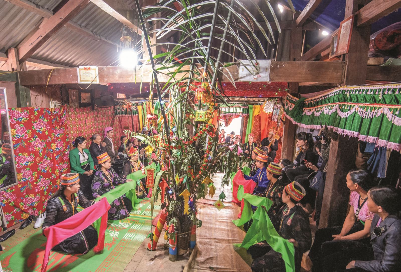 Múa trong nghi lễ Kin pang then ở Lai Châu