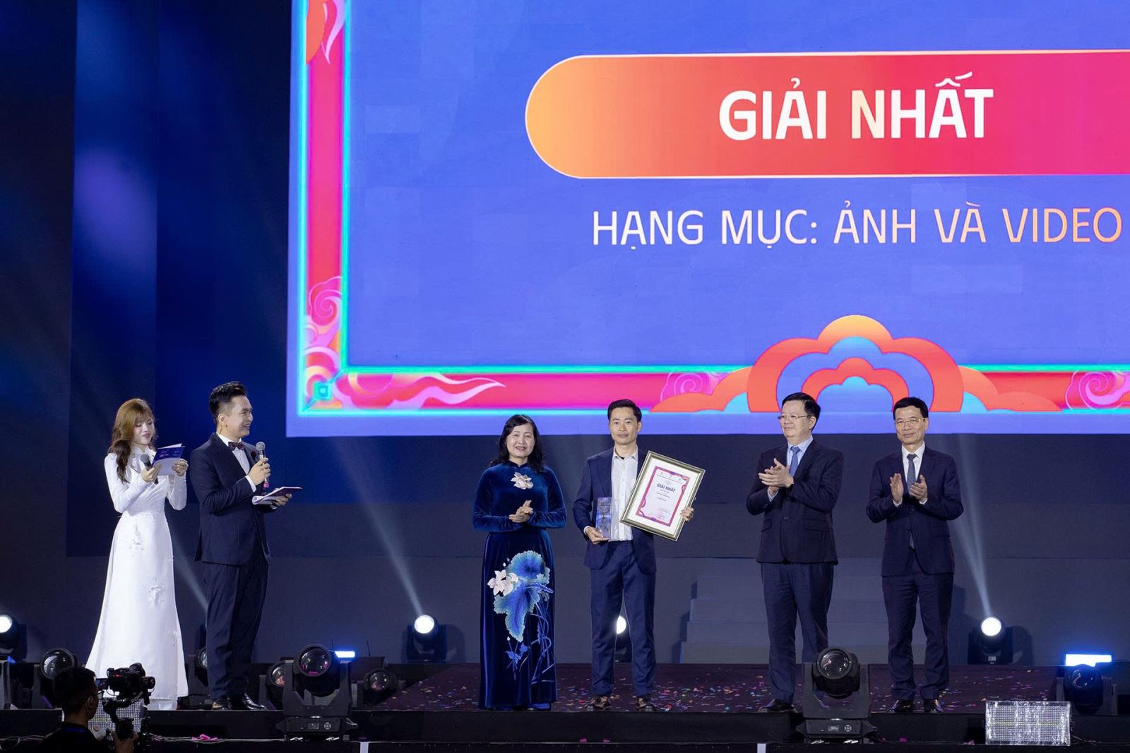 Lan tỏa hình ảnh một Việt Nam hạnh phúc từ những khoảnh khắc đời sống bình dị