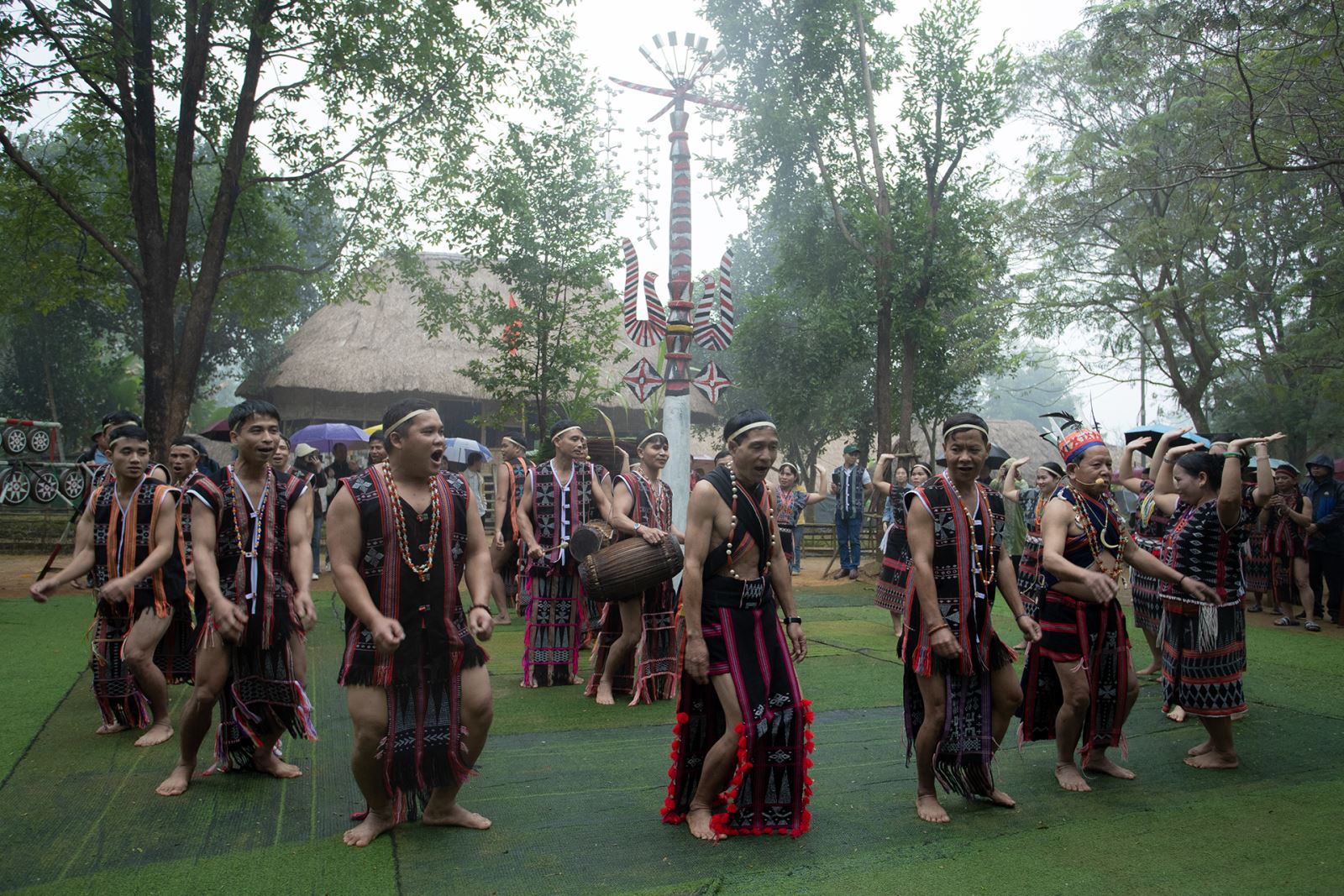 Lễ kết nghĩa buôn làng của người Cơ Tu ở Quảng Ngãi
