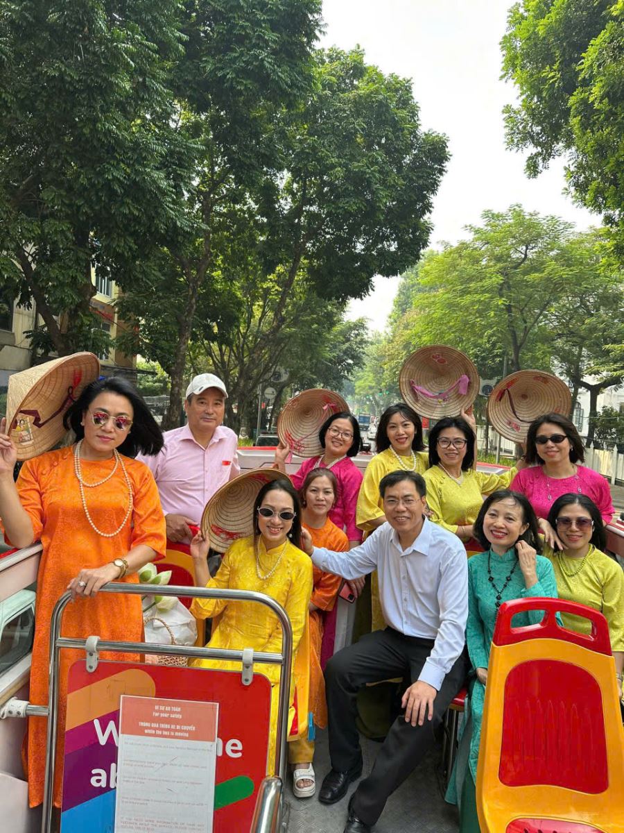 Áo dài và hành trình kiến tạo bản sắc: Thời trang Việt hướng tới ngành công nghiệp văn hóa